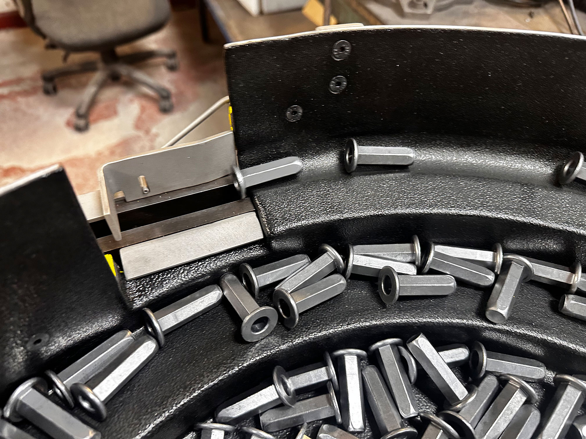 vibratory-bowl-feeder-close-up-image-1
